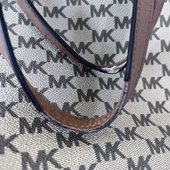 Michael Kors Emry Large Top Zip Tote - Picture 11 of 16